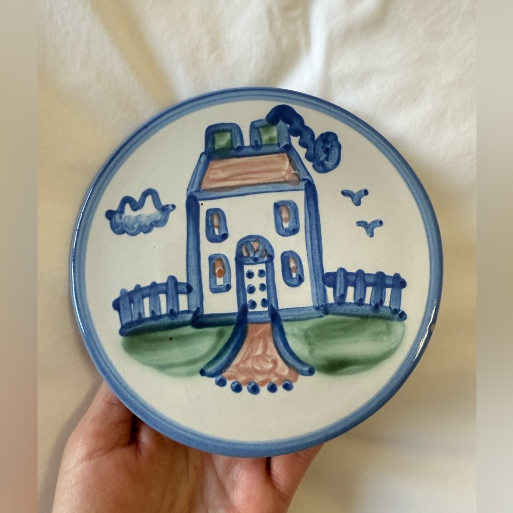 MA Hadley | Farmhouse Round Trivet Wall Hanging Plaque | Country Collectible